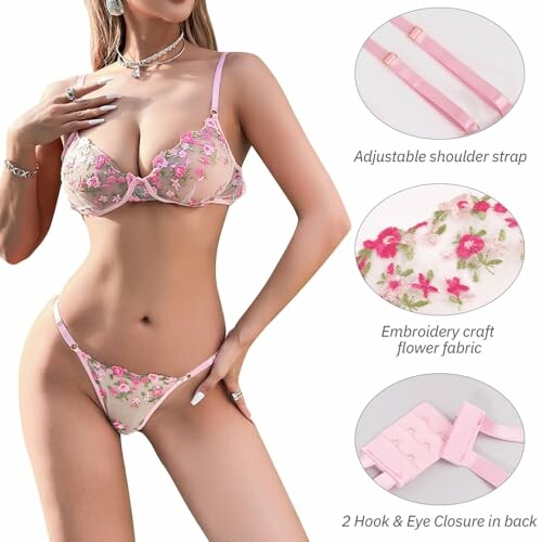 Conjunto de lencería floral con detalles ajustables.